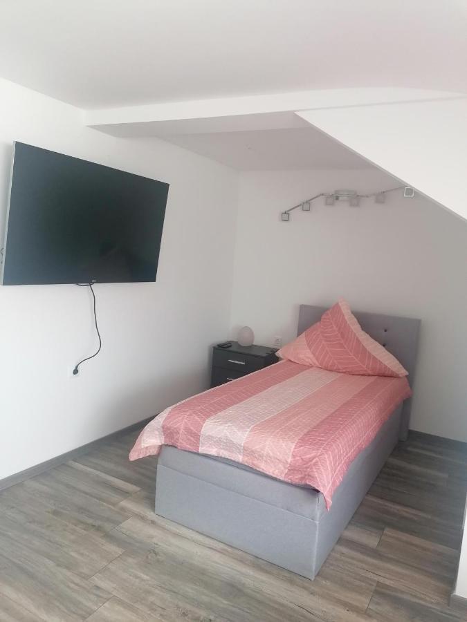 סארלואי Ferienwohnung Andreea מראה חיצוני תמונה